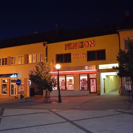 Hotel Byron Zlaté Moravce Esterno foto