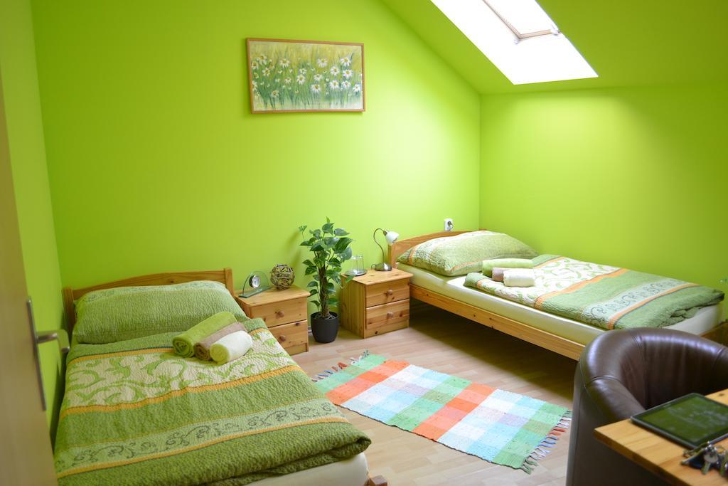 Hotel Byron Zlaté Moravce Camera foto