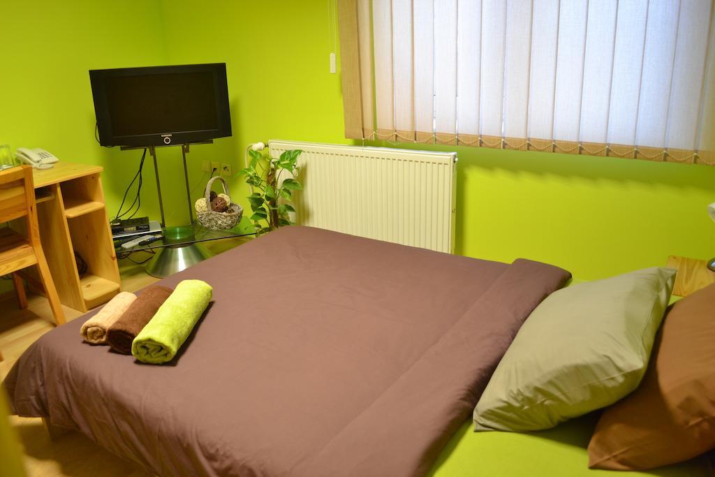 Hotel Byron Zlaté Moravce Esterno foto