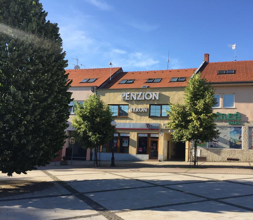 Hotel Byron Zlaté Moravce Esterno foto